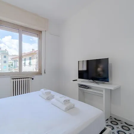 Guesthost - Cozy Flat In The Heart Of דירה