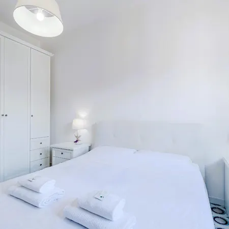 Guesthost - Cozy Flat In The Heart Of דירה *