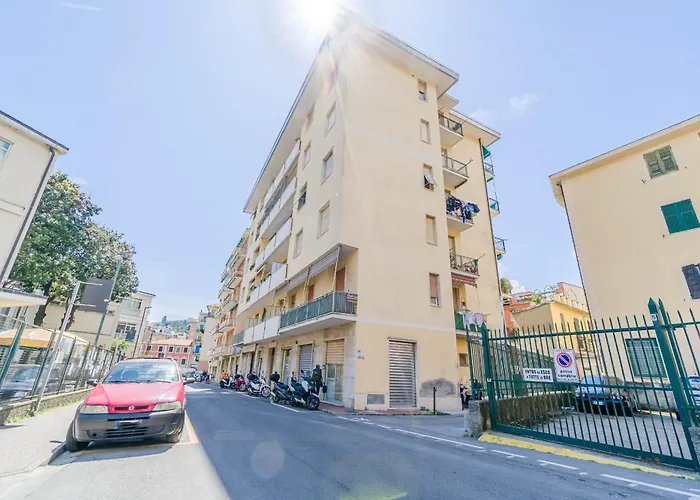 Guesthost - Cozy Flat In The Heart Of